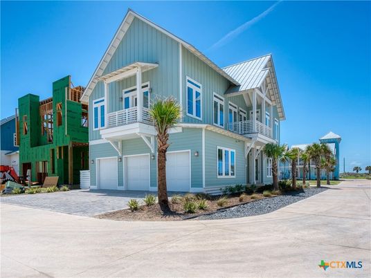 Attached, Exterior, Facade, Farmhouse