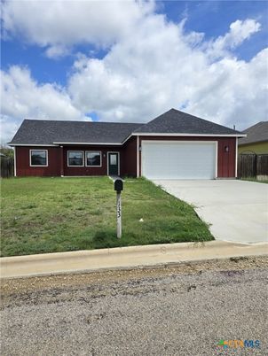Attached, Exterior, Facade, Ranch