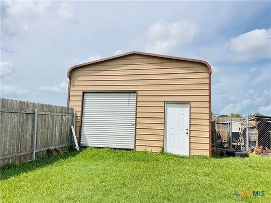 Backyard, Detached Garage, Exterior