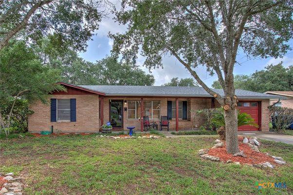 Attached, Exterior, Facade, Brick Facade, Ranch