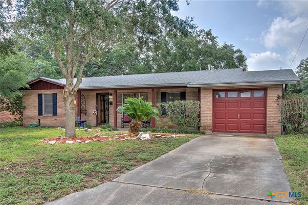 Attached, Exterior, Facade, Brick Facade, Ranch