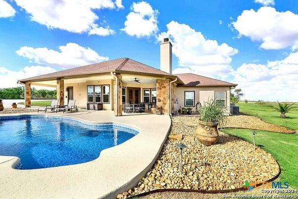 Exterior, Pool