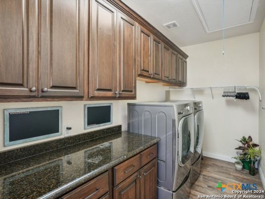 Interior, Washer, Wood Texture Flooring