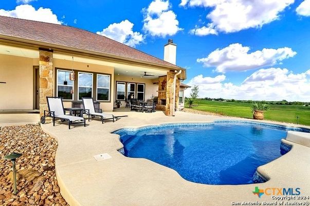 Exterior, Pool