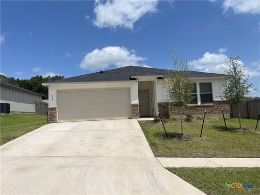 Attached, Exterior, Facade, Ranch