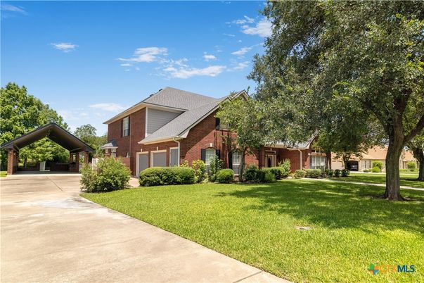 Backyard, Exterior, Facade, Brick Facade, Brick Traditional