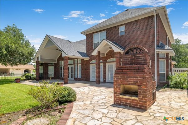 Exterior, Facade, Brick Facade, Brick Traditional