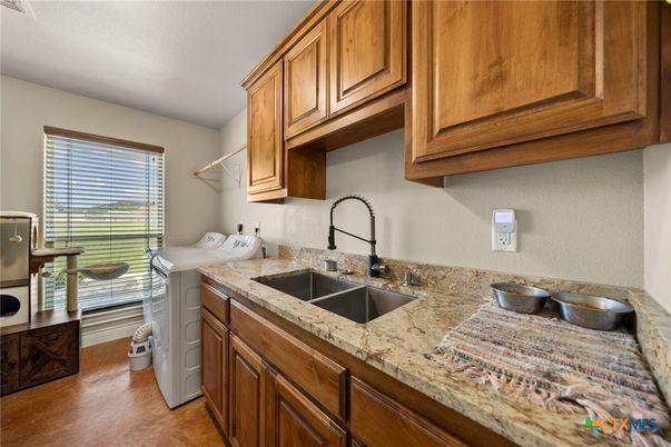 Interior, Washer, Wood Texture Flooring