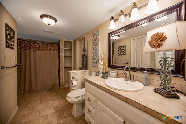 Bathroom, Interior, Tile Countertops