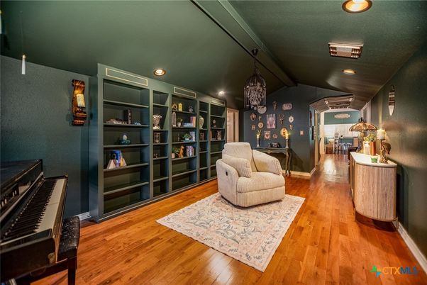 Interior, Pendant Lights, Piano, Recessed Lighting, Wood Texture Flooring