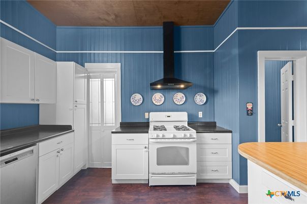Interior, Kitchen, Pendant Lights, Wood Texture Flooring