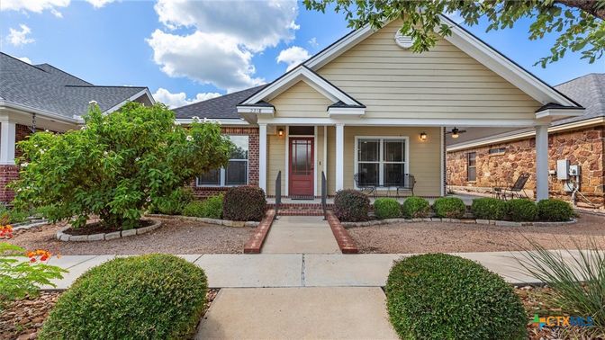 Exterior, Facade, American Craftsman