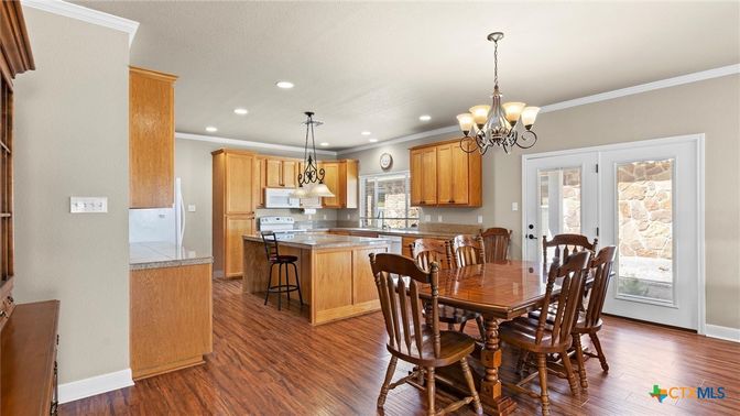 Chandelier, Dining room, Interior, Kitchen, Pendant Lights, Recessed Lighting, Wood Texture Flooring