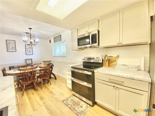 Chandelier, Dining room, Interior, Kitchen, Stainless Steel Appliances, Wood Texture Flooring
