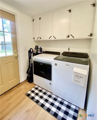 Interior, Washer, Wood Texture Flooring