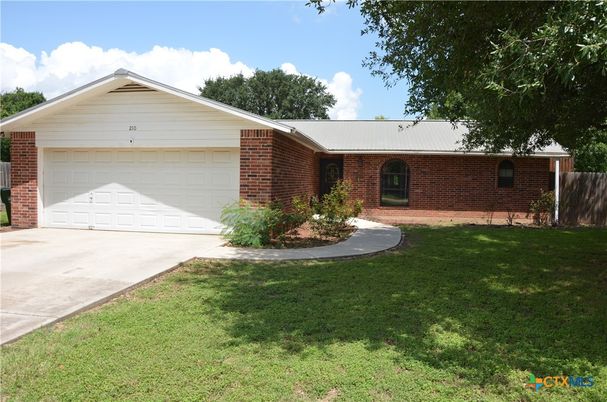 Attached, Exterior, Facade, Brick Facade, Ranch