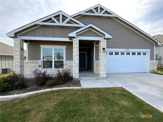 Attached, Exterior, Facade, American Craftsman