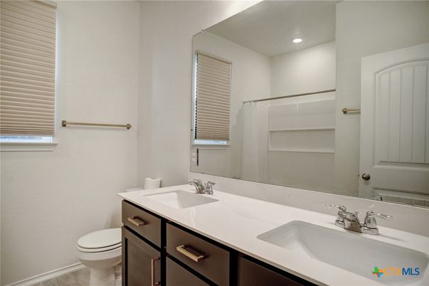 Bathroom, Dual Sink Vanities, Interior, Recessed Lighting