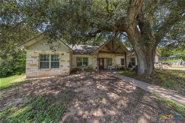 Backyard, Exterior, Facade, Ranch