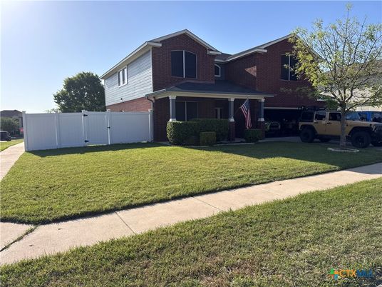 Backyard, Exterior, Facade, Brick Facade, American Craftsman