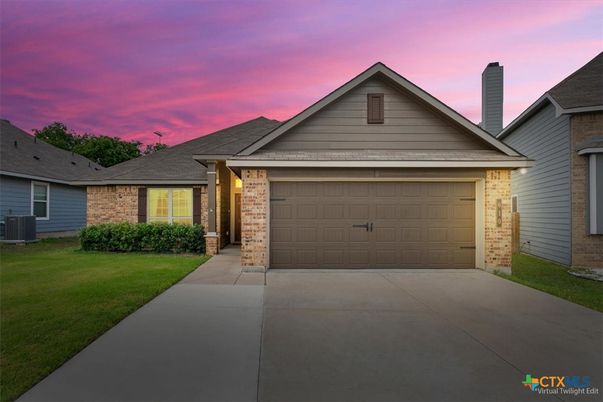 Attached, Exterior, Facade, Ranch