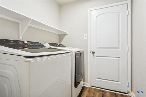 Interior, Washer, Wood Texture Flooring