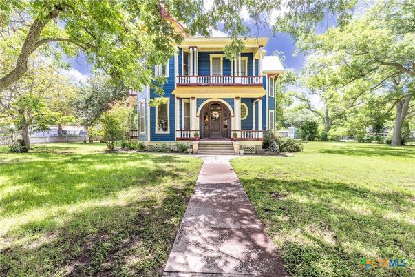 Backyard, Exterior, Facade, Queen Anne Victorian