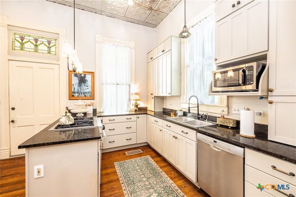 Interior, Kitchen, Pendant Lights, Wood Texture Flooring