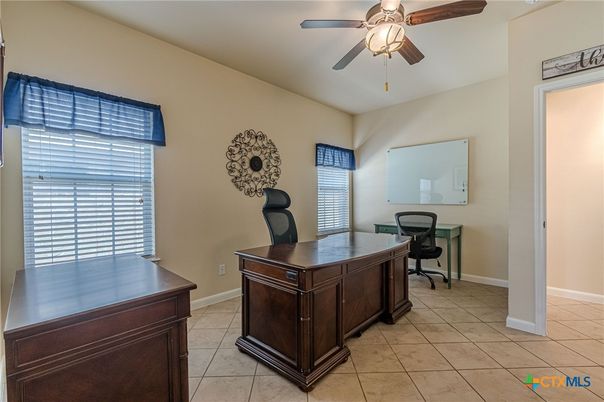 Home Office, Interior