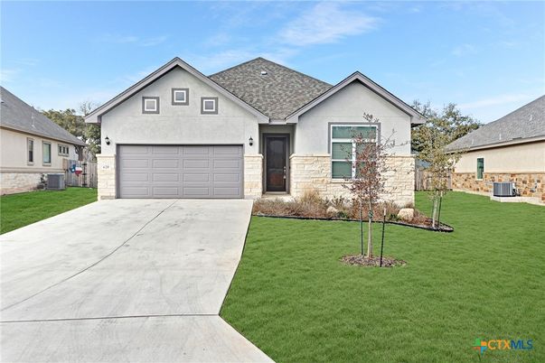 Attached, Exterior, Facade, Ranch