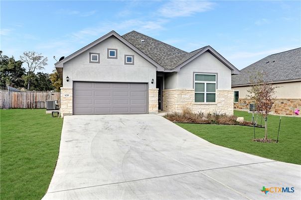 Attached, Exterior, Facade, Ranch