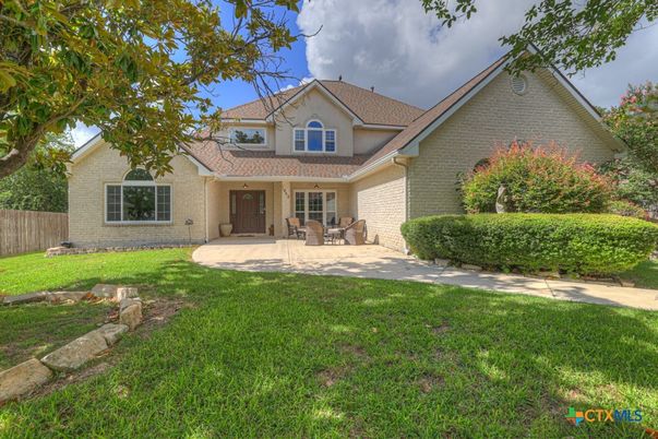 Backyard, Exterior, Facade, Brick Facade, Brick Traditional