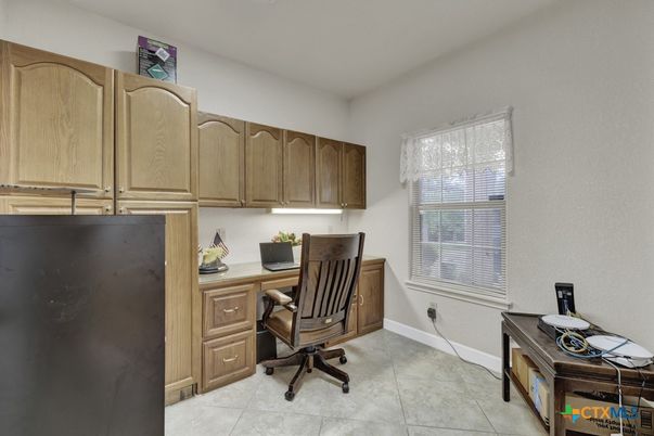 Home Office, Interior