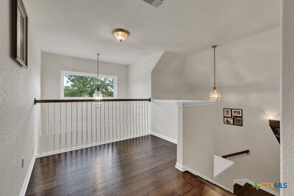 Interior, Pendant Lights, Wood Texture Flooring