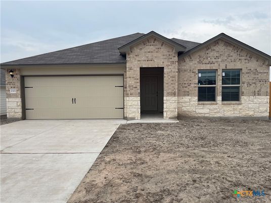 Attached, Exterior, Facade, Brick Traditional