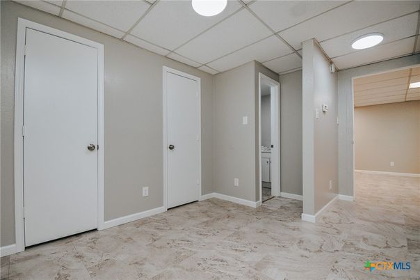 Empty room, Interior, Recessed Lighting