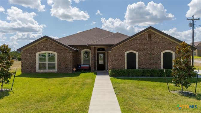 Exterior, Facade, Brick Facade, Brick Traditional