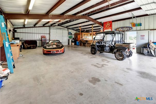 Garage, Interior, Wooden Beams