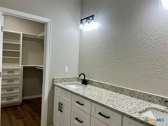 Bathroom, Interior, Walk-in Closets, Wood Texture Flooring
