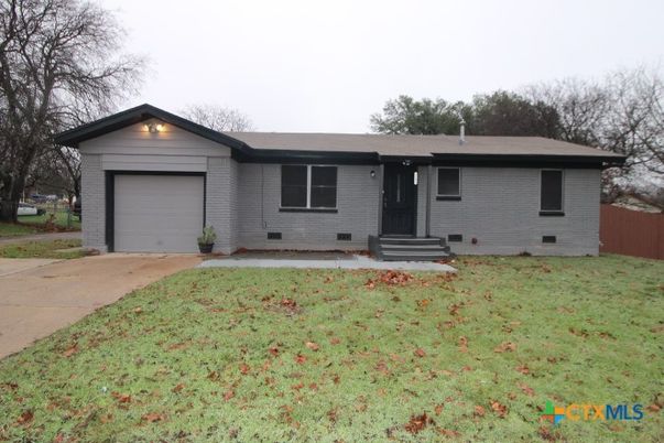 Attached, Exterior, Facade, Brick Facade, Ranch