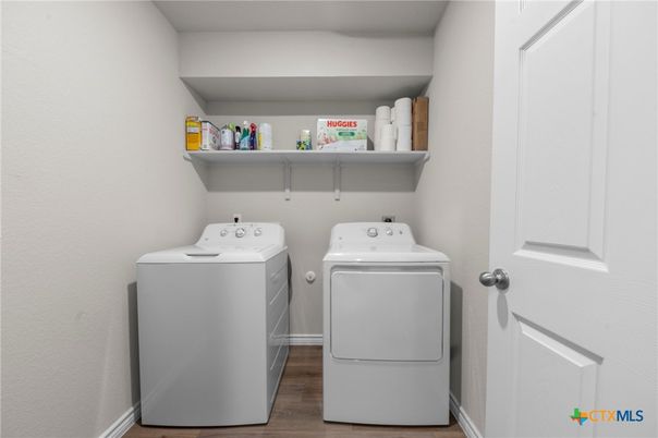 Interior, Washer, Wood Texture Flooring