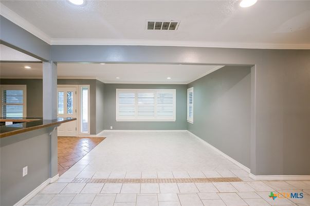 Empty room, Interior, Recessed Lighting