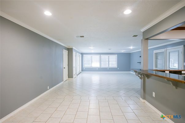 Empty room, Interior, Recessed Lighting