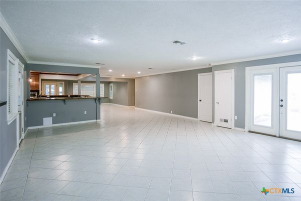 Empty room, Interior, Recessed Lighting