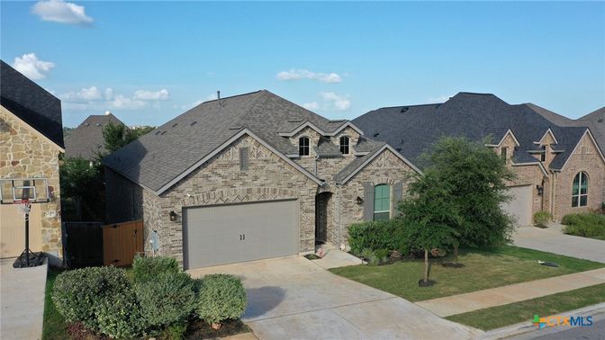 Attached, Exterior, Facade, Brick Traditional