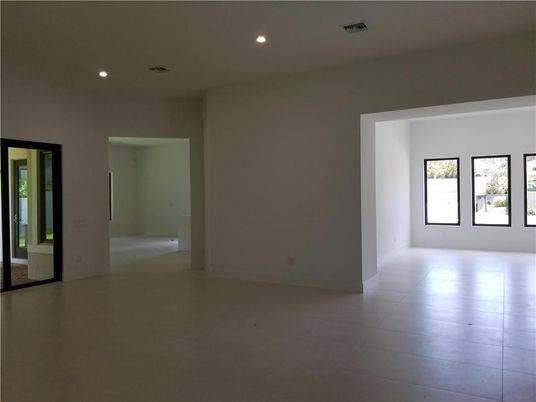 Empty room, Interior, Recessed Lighting