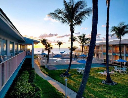 Exterior, Pool, Water