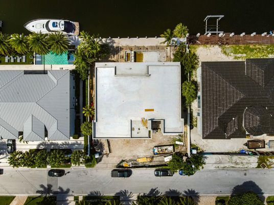 Exterior, Drone