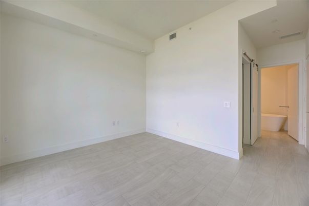Bathroom, Empty room, Interior, Recessed Lighting