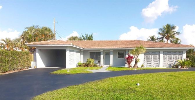 Attached, Exterior, Facade, Ranch